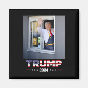 Imán Trump trabaja a través de Trump sirviendo bolas fr