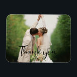Imán Tu foto del Día de la Boda Gracias Magnet<br><div class="desc">Las bodas personalizadas agradecen a los imanes por sus amigos y familiares por asistir a la celebración de su boda. Personalizar este diseño con tu foto favorita del día de la boda. Si quieres una mayor personalización, como un mensaje o nombres agregados, no dudes en contactarte conmigo. Me encantaría tener...</div>