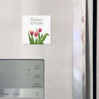 Imán Tulipanes rojos con vegetación