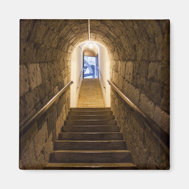Imán Túnel a una antigua mina de sal (Frente)