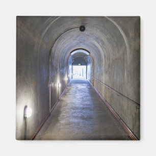 Imán Túnel de hormigón en un búnker nazi