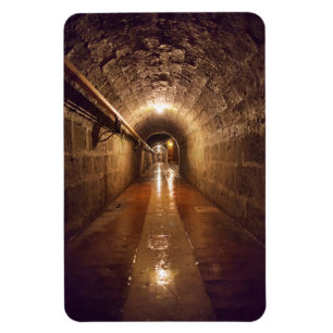 Imán Túnel de mina de sal tenuemente iluminado