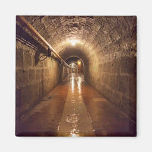 Imán Túnel de mina de sal tenuemente iluminado
