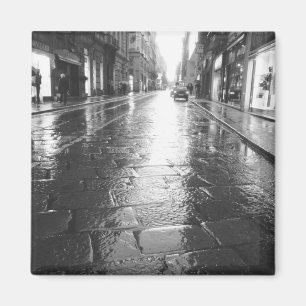 Imán Turín Italia, calle mojada por la noche