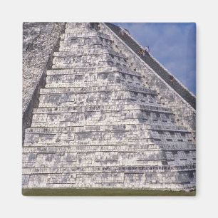 Imán Turistas escalando escaleras de El Castillo, piedr