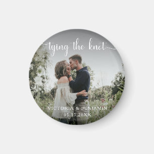 Imán Tying the Knot Photo Overlay Modern Script Minimal