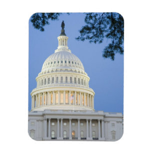 Imán U.S. Capitolio en la oscuridad, C.C. de Washington