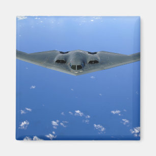 Imán Un alcohol B-2 se eleva a través del cielo