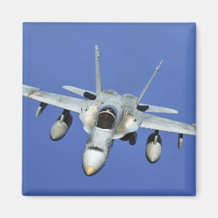 Imán Un avispón F/A-18 participa en una misión