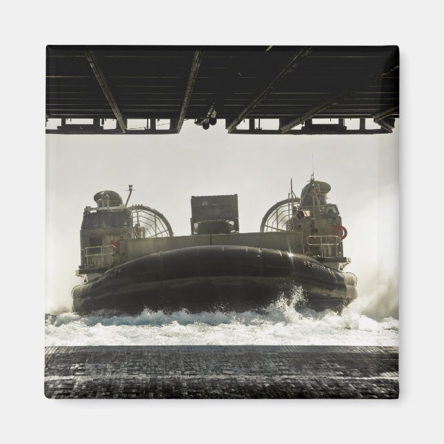 Imán Un cojín aéreo de la nave de aterrizaje se prepara (Frente)