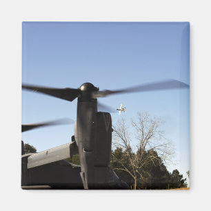 Imán Un CV-22 Osprey se prepara para sacar