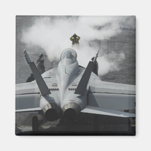 Imán Un director de la cubierta de vuelo señala un