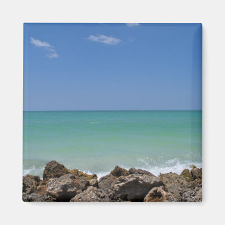 Imán Un Esplash Sobre Las Rocas