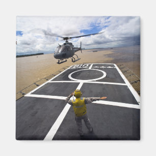 Imán Un Eurocopter brasileño se prepara para aterrizar