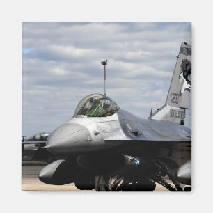 Imán Un F-16 contra el Halcón