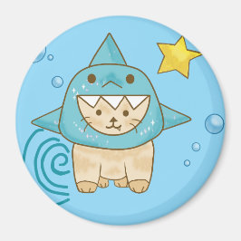 Imán Un gato beige curado con traje de tiburón y temáti