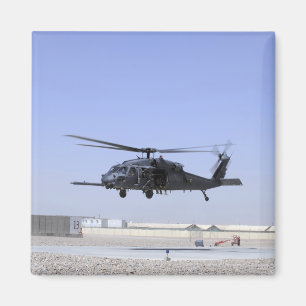 Imán Un HH-60G Pave Hawk despegando del Camp Bastio
