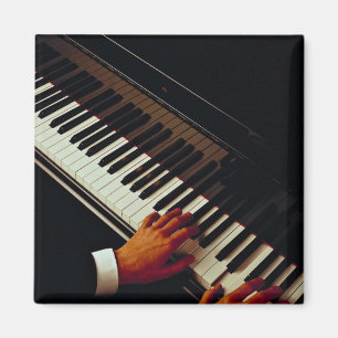 Imán Un hombre que juega el piano