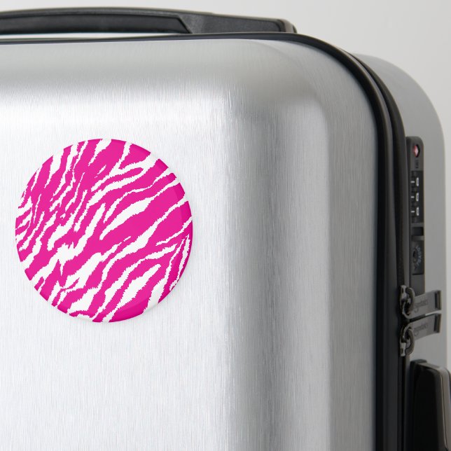 Imán Un intrincado patrón floral en rosa y blanco, arte (In Situ (Equipaje))