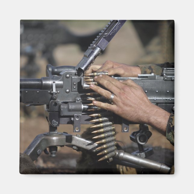 Imán Un marine carga una ametralladora M-240G (Frente)