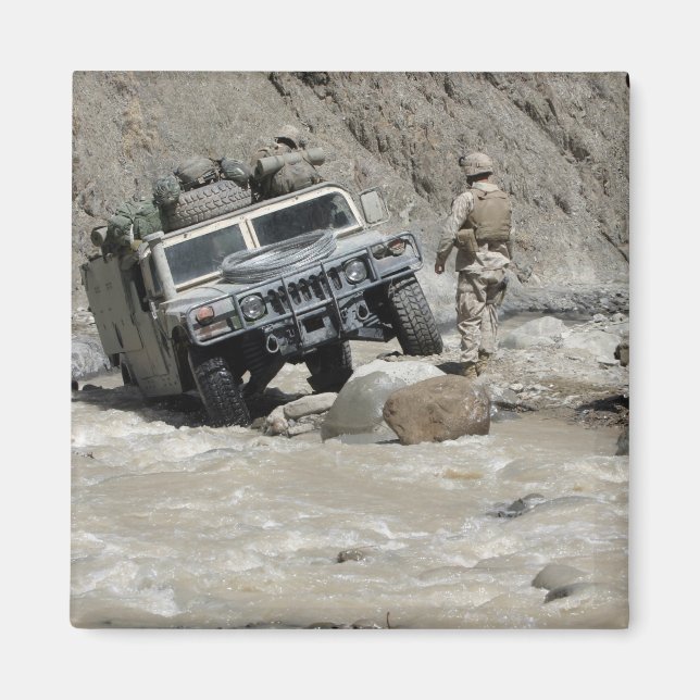 Imán Un marine estadounidense guía al conductor de una  (Frente)