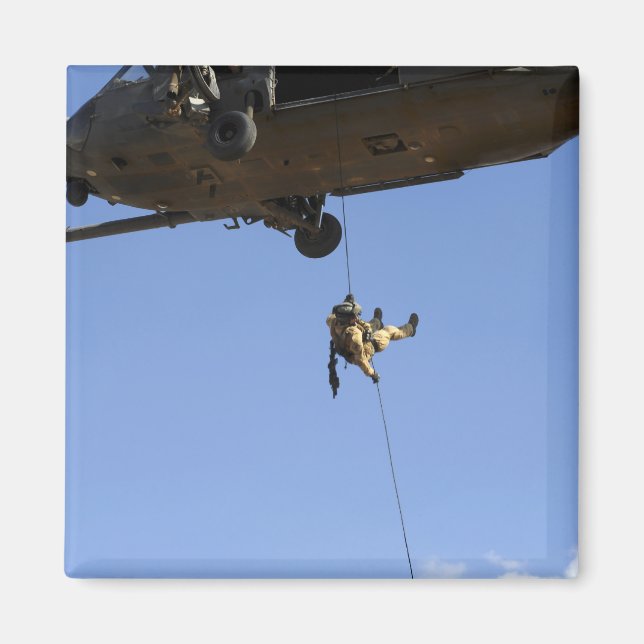 Imán Un pararescueman rappels de un HH-60 (Frente)