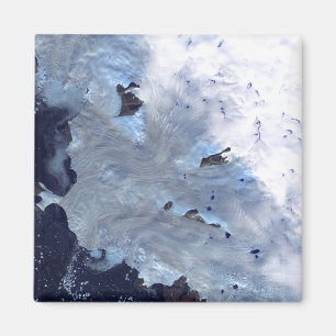 Imán Un pequeño campo de glaciares rodea la bahía de