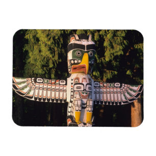 Imán Un poste totémico en Vancouver, Canadá.