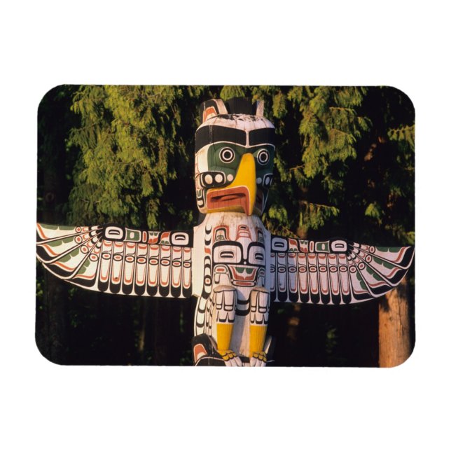 Imán Un poste totémico en Vancouver, Canadá. (Horizontal)