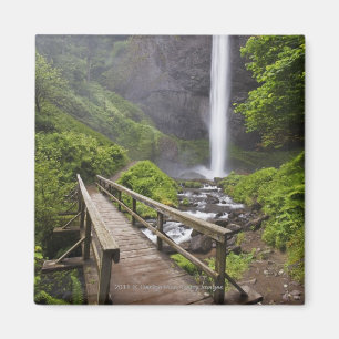 Imán Un Puente Sobre El Río Columbia Y Las Cataratas De
