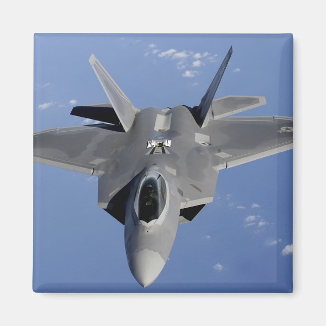 Imán Un Raptor F-22 se mueve a la posición para recibir (Frente)