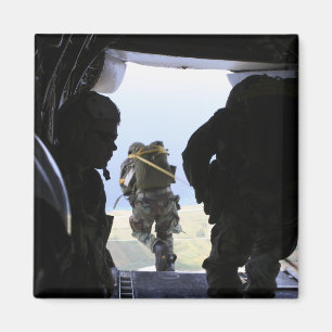 Imán Un soldado realiza un salto del estático-line