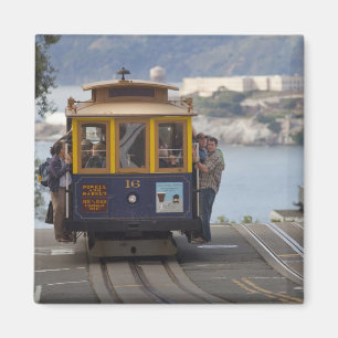 Imán Un teleférico sube por Hyde Street en San