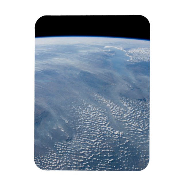 Imán Una Caída De Humo Sobre El Sur De África Tropical. (Vertical)