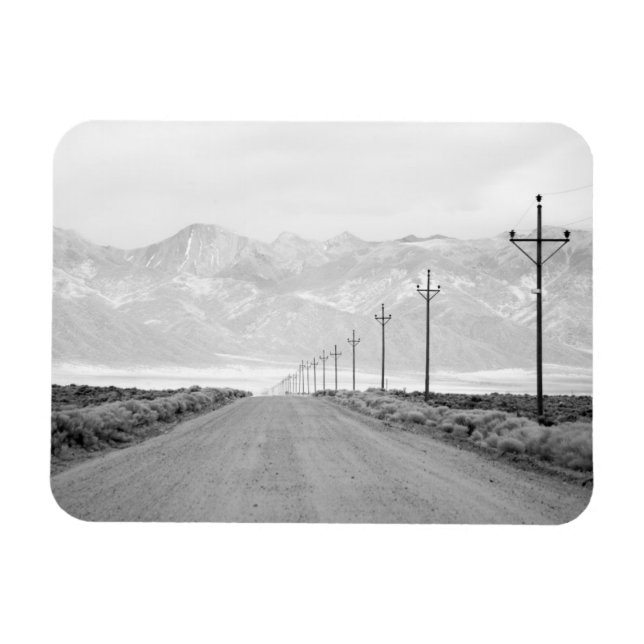 Imán Una carretera solitaria y líneas eléctricas | Mont (Horizontal)