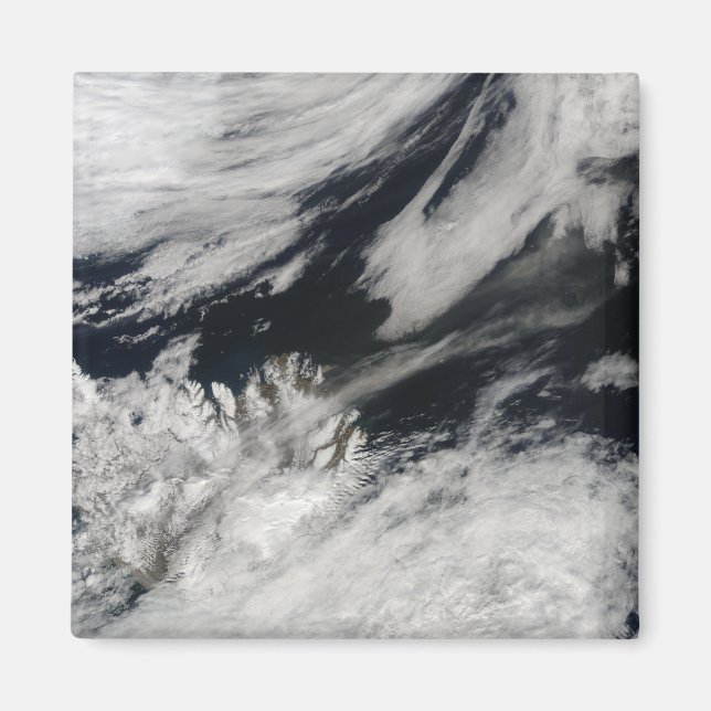 Imán Una columna de ceniza gris pálida sopla desde la c (Frente)