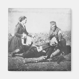 Imán Una enfermera que tiende a un hombre herido