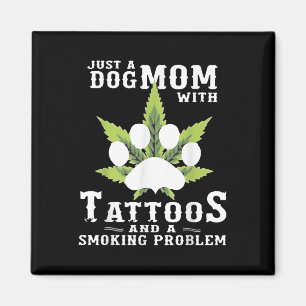 Imán Una Madre Perra Con Tatuajes Y Un Problema De Fuma