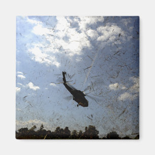 Imán Una marina de guerra estadounidense HH-60 Seahawk