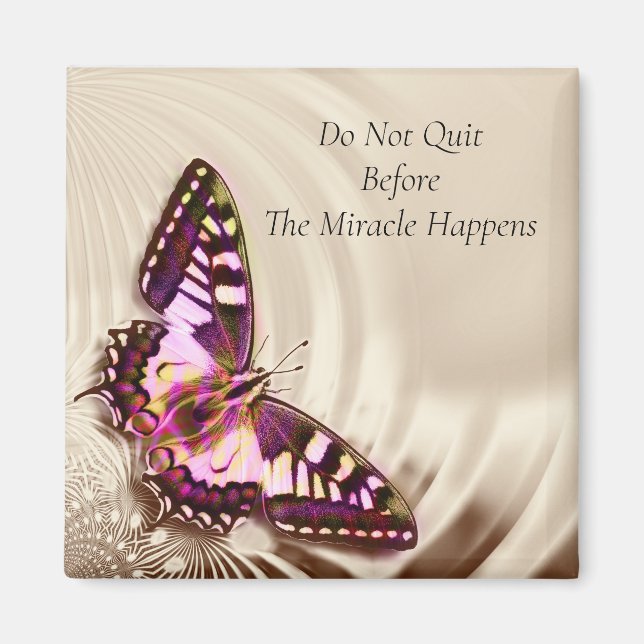 Imán Una mariposa rosa sobre un fondo de satén crema (Frente)