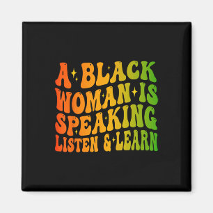 Imán Una mujer negra está hablando Escucha y aprende pa