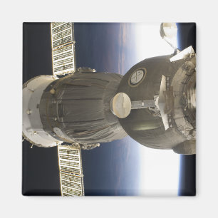 Imán Una nave espacial de Soyuz backdropped por la