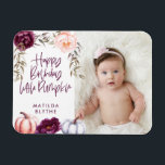 Imán Una pequeña calabaza cae una foto de cumpleaños de<br><div class="desc">Floral y calabaza caen imán de fiesta de cumpleaños en morado y melocotón. Con hermosas acuarelas florales,  follaje y diseño de calabaza. Diseño ideal otoño/otoño. Ideal para los cumpleaños del otoño.</div>