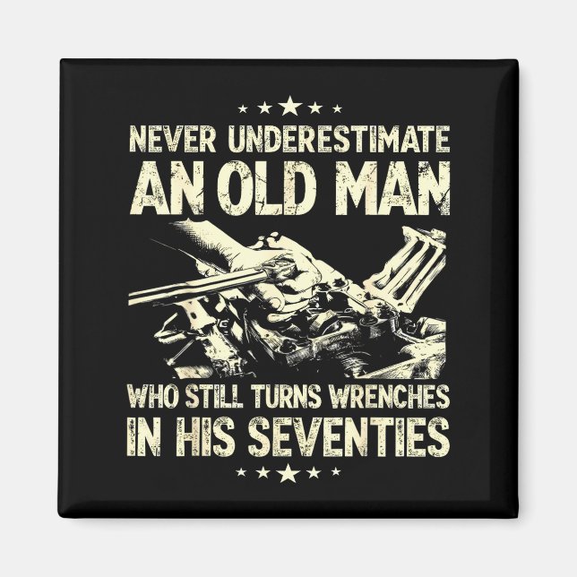 Imán Underestimate an old man who turns wrenches  (Frente)