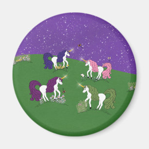 Imán Unicornios en campo bajo arte púrpura del dibujo