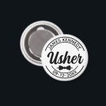 Imán Usuario personalizado con nombre personalizado y f<br><div class="desc">Celebra tu día de bodas con un regalo único y significativo para tus pastores! Este imán Usher personalizado presenta su nombre y su fecha de boda, creando una nota especial para agradecerles por su papel en su gran día. Perfecto para exhibirlo en frigoríficos, taquillas o cualquier superficie magnética, es una...</div>