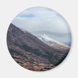Imán Valle de Montaña con Cumbres Nevadas Escena Natura