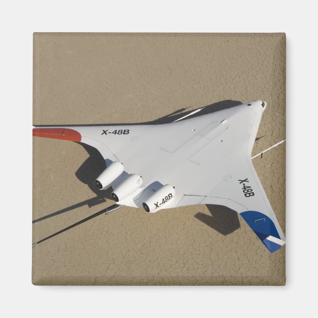Imán Vehículo aéreo no tripulado X-48B con cuerpo de al (Frente)