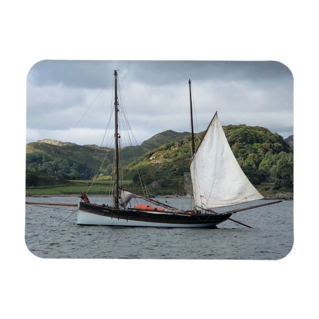 Imán Vela en Loch Crinan, Escocia (Horizontal)