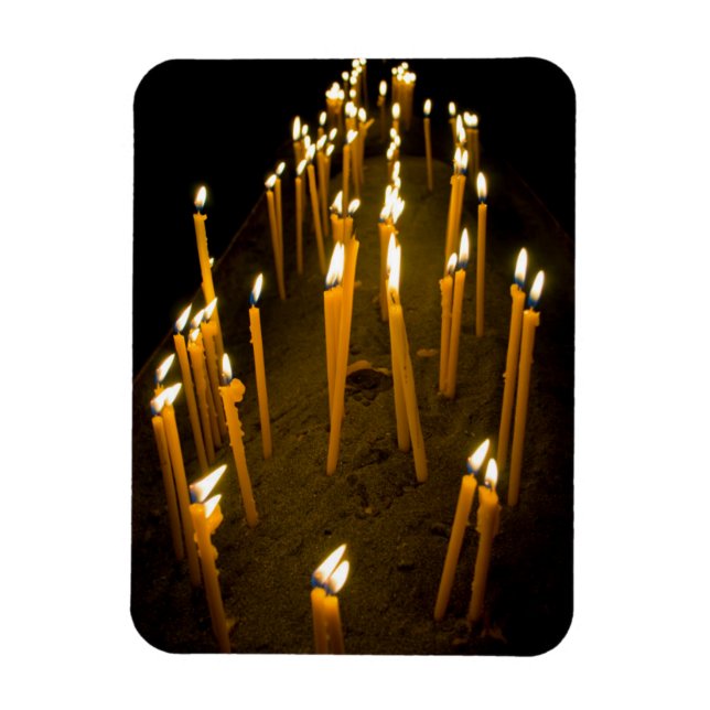 Imán Velas iluminadas en una iglesia, Armenia (Vertical)
